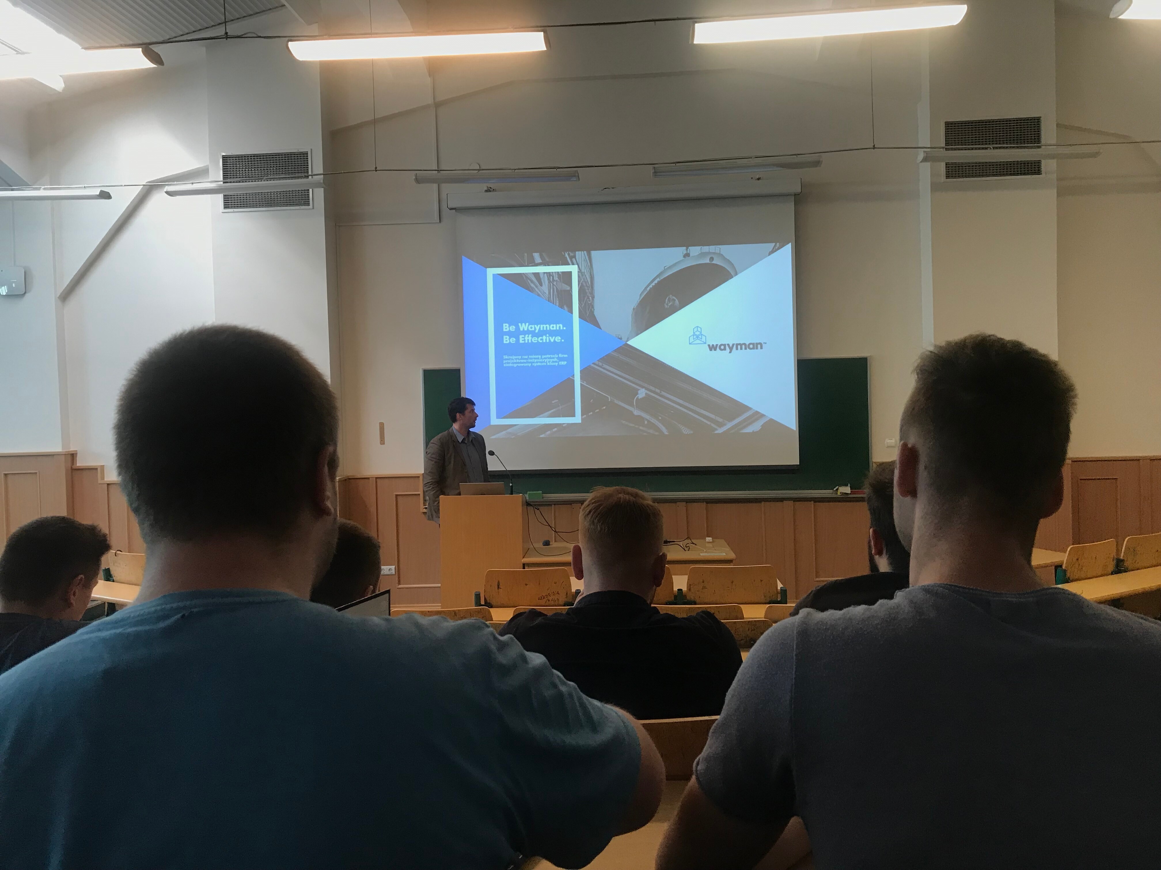 Jak na rozwój systemu wpływa współpraca Wayman z wyższymi uczelniami?